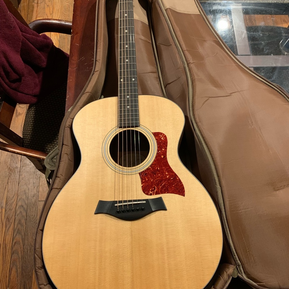 Taylor 114e Acoustic Electric Walnut with Maple Neck
